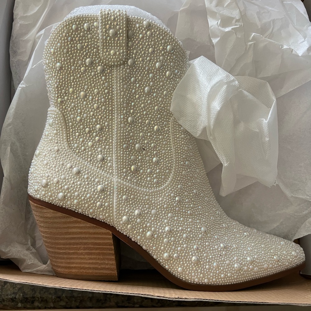 NWT Betsey Johnson Diva Booties